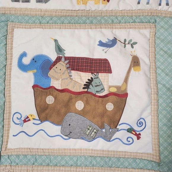 Noahs Ark Embroidered Crib Quilt-Size 35.5x45" - Picture 4 of 6